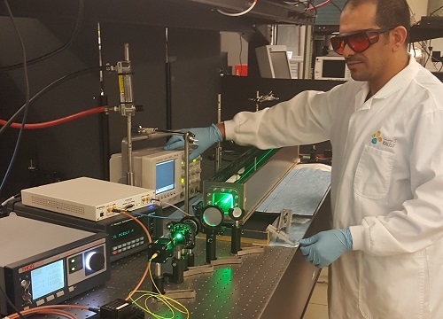 Abdullah Al-Halafi checks the received optical signal power through the underwater channels.