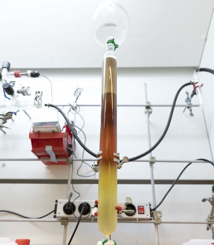 Huang swapped the key CH2 group for an NH group and discovered that the reactivity was completely changed.