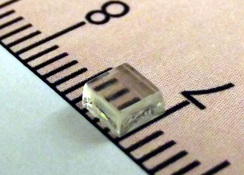 The novel UV-photodetecting single crystalsare transparent to visible light.