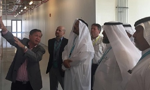 Kim Choon Ng (left) explains the hybrid cycle to visitors at KAUST, including Ahmad Khowaiter from Saudi Aramco (center), Abdulrahman from the Saline Water Conversion Commission (SWCC) (right) and Ahmed Al Arifi from SWCC (far right).