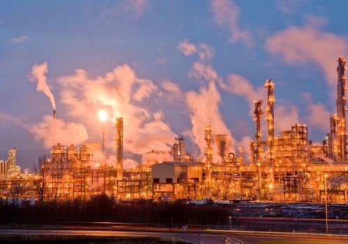A statistics-based method for the early detection of emerging problems in industrial processes such as oil refining could improve industrial safety and productivity.