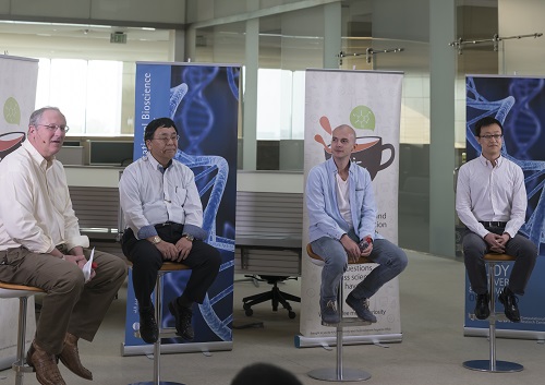 KAUST researchers discuss how they look for clues to major health questions by sifting through vast datasets.  (L-R) Jim Calvin, Takashi Gojobori, Robert Hoehndorf and Xin Gao.