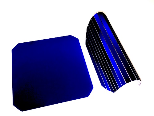 Rigid (left) and flexible (right) crystalline silicon-based solar cells.
