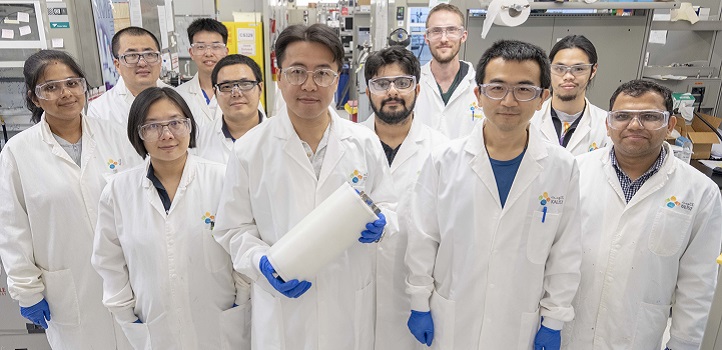 Kuo-Wei Huang (center) and his researchers are working on a catalytic platform that has the potential to be a game changer for catalyst chemistry.