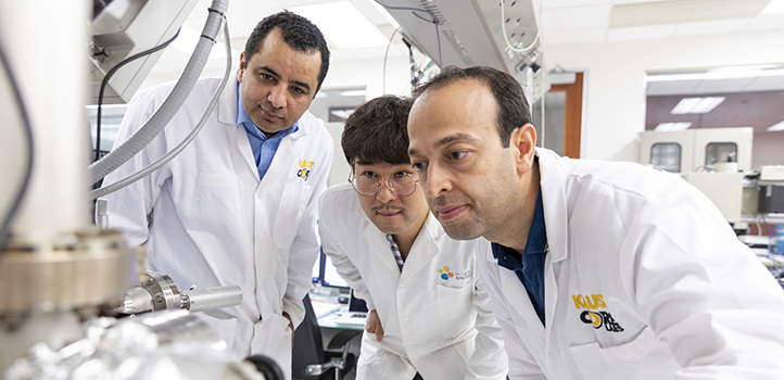 Kwang Jae Lee received support from KAUST's Imaging and Characterization Core Lab to analyze the multiple quantum-well structure. Here, Mohamed N. Hedhili (left), Kwang Jae Lee and Nimber Wehbe operate a secondary ion-mass spectroscopy microscope used to scan the elemental distribution through the depth of the stacked structure.