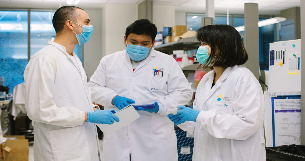 Peiying Hong (right), along with two postdocs in her group, Andri Rachmadi (center) and David Mantilla-Calderon (left), have been monitoring wastewater generated in KAUST since December 2019, before the first case of SARS-CoV-2 was detected in Saudi Arabia.
